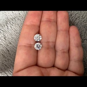 14k Diamond Stud Earrings - image 1